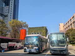 スカイビルのバス乗り場着。