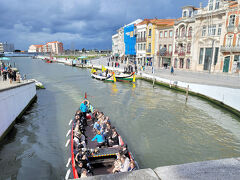 ウンベルト･デルガード将軍広場

　中央運河とコホ運河の上にロータリーの形で建設された広場で、「ポンテス」とも呼ばれます。ここで解散して自由行動（約２時間／昼食込み）に