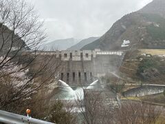 長島ダム
洪水調節、流水の機能の維持、かんがい、水道用水・工業用水の供給を目的とした多目的ダムです。
