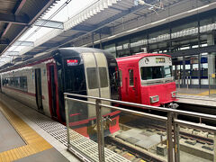 名鉄岐阜行き特急特別車（2200系）に乗車します
岐阜駅は初めて降り立つ県庁所在地駅です