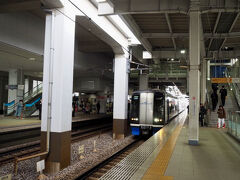 日間賀島西港～河和港　名鉄海上観光船「はやぶさ」
河和ー太田川　特急名古屋行き（全車一般車でロングシート）
太田川で乗り換えします
この駅は常滑・中部国際空港方面と河和、内海方面が分岐する駅
下り方面が１面２線、上り方面が複層２面４線という見たことのない路線配置
私たちは上層階から下層階へいわゆる斜め移動する乗り換えでした
ミュースカイ2000系が通過して行きました
