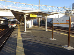 １駅進んで富士駅。この駅で下車。