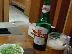 Blok Mだと、ネットで探さなくてもふらふらと歩いて探せば酒が飲める店が多い。昼から飲めるのがうれしい。あとBlok Mあたりまで来ると、ビールの値段が安くなる。店へ払う値段のうち、酒代（ビールだけ。飲食店のワインは高すぎて手を出す気にならなかった）が大半を占めるので、ビール代が安いとQOL爆上がりする。

Blok Mで何軒も酒を飲んだけれど、海宝丸が一番美味しくて酒がお手頃価格だった