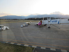 【信州まつもと空港】

往路は新幹線ー高速バスー高速バスと時間がかかってしまいましたが、
復路は飛行機でイッキに神戸まで戻ります。