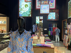 40分ほどでガイドツアー終了
日本語堪能なガイドさん、
丁寧な説明をありがとう('◇')ゞ

別棟にあったミュージアムの出口は
ショップにつながっていました
最後はここで買い物してってね～との狙いが
露骨でわかりやすい(笑)