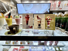 【成田空港第二ターミナル内を最後にウロウロ】

実は、私は昔から酒好き＋大の甘い物好き...（完全に成人病へ、まっしぐらの食生活...）