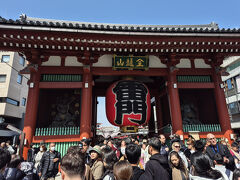 最後は浅草です。

実はこの前日に最初隅田川の遊覧船を予約してました。
ただ、前日は雪でも降るんじゃないかという寒さの雨。

そこはキャンセル料を出してでも避けて、翌日に回した次第です。