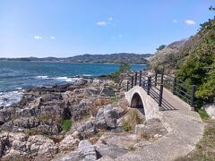 海沿いの橋田鼻遊歩道へ…