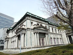 日本銀行大阪支店。銀行なんですね。