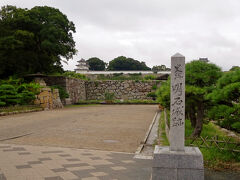 駐車場に戻って明石城跡をチラ見
天守はなくて　坤櫓（ひつじさるやぐら）と巽櫓（たつみやぐら）が
現存していて国の重要文化財に指定されてるの
