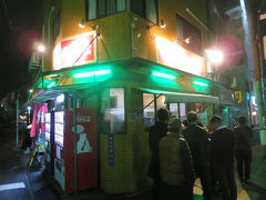 F氏に小腹がすいたら、こちらのラーメンと勧められていたので来てみた。