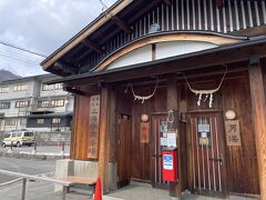 ここには公衆トイレも。お借りしたら、新しくて綺麗だった。
