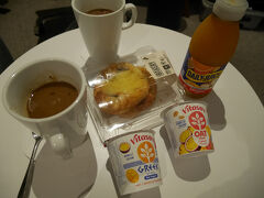 →〈前編〉から続く…
https://4travel.jp/travelogue/11967947

翌朝…
朝食は前夜のうちに「Coles」で買っておいたパンとヨーグルトなどをホテルの部屋でいただきます。