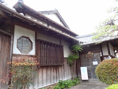 四明荘で割引券をもらったということもあり、すぐ近くのカフェ「Ｋｏｉカフェゆうすい館」を訪れてみました。古民家を利用した趣ある和カフェになっています。