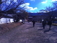 2日目は晴れ。
朝、醍醐寺へ。