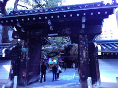午後は、特別公開されている頂法寺へ。
六角通りの六角堂がある。