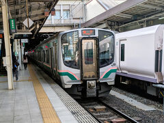 翌日は仙台駅からJR仙山線で山寺駅に向かいます。少し待てば快速山形行きに乗れましたが、一本前の各駅停車で終点の愛子まで行き、そこで快速に乗り換えることにしました。
