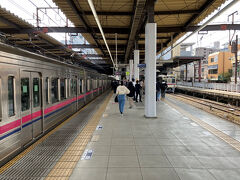 千葉の本八幡から新宿線、京王線特急と乗り継いで高幡不動駅に到着。
早朝出発、京王線の特急は学生などで結構混んではいたが座れた。八王子まで沿線に大学が多いので、京王の特急は終日混んでいる印象がある。