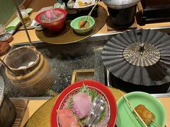吟松の夕食。揚げたてのさつま揚げを賞味できる