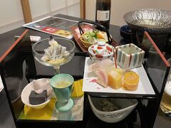初日の宿泊先霧島花紫。料理も鹿児島の地のものをふんだんに使って美味。温泉も貸し切り風呂が４種類あり、泉質も微妙に違う