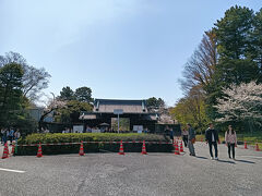 アッというまに乾門へ。
