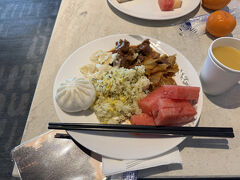 あまり時間はありませんでしたが、ラウンジ飯をかきこみ