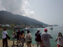 ソンチャ半島 半日シュノーケリングツアーにいてきます～
海は汚いけど、魚いるのかな(;^_^A
ダナンで人気ないと思ってましたが、意外に多い
