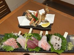 1日目の夜は居酒屋さんご家へ
お刺身やグルクン唐揚げ、海ぶどうなど沖縄ならではのメニューを頼んだ

