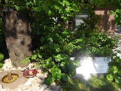 周りも見てきました。こちらは山吹の里の碑。