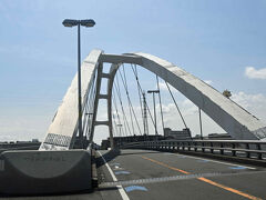 12:32 鶴見川にかかる鶴見大橋