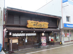 散策の途中に、さんぷる工房がありました。
店内では、お寿司やスイーツの
キーホルダーやマグネットが売られていました。

