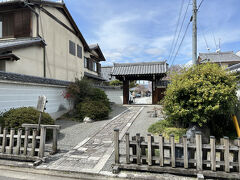 ようやく本日の最初の目的地である本満寺へ。公共交通を使わずに歩くのも、京都旅行の醍醐味かも。