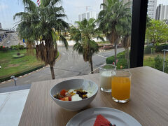 インパクトあたりは周りに何もないってことで、
ホテルで朝食を食べていたら、
別の知人に会いました。

みんな考えることは同じ笑。