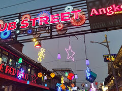 シェムリアップの夜は、ここに集約されますね。パブストリート。
とても良い雰囲気で、多くの観光客で賑わっています。