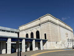 アナーバーから車で40マイルほど東方面に戻ります。デトロイト市内へ来るのは実に久しぶり。

一時期の荒れたイメージからかなり復活してきているらしいデトロイト。ここだけでは判断しにくかったですが、特に治安が悪いとは感じませんでした。

