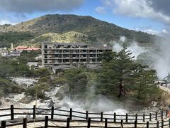 チェックアウトして歩いて1分の雲仙地獄
去年泊まった雲仙九州ホテルが見えます