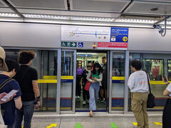 続いてアソークでMRT（地下鉄）に乗り換え