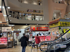 第一牧志公設市場は相変わらず…。
全体的に商品の値段が上がり、インバウンド対応になっているような気がします。
