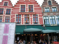 夜ごはんは広場に面したこちらのLe Panier D'Orで。