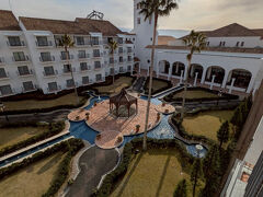 朝がきました。
部屋からの眺め、海外にきたみたいですね。