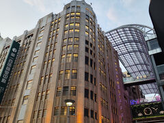 こっちはA館？
デパート自体はちょっと古めの懐かしい感じ。