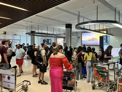 空港からホステルまでは2km程なので歩いて行きます。