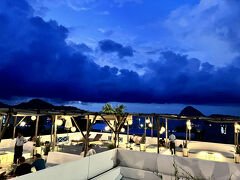 見晴らしの良い場所から少し下った所においらが泊まるホステルがありますが、ここはパリピが集うホステルなのかな？
チェックイン時になんかミサンガを貰ったよ。σ(^_^;)