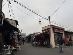 
きょう楽しみにしていたのは、クリニャンクールの蚤の市です。パリの北の端なので、14区のホテルからだと４５分かかりました。

パリの週末の蚤の市というと、このクリニャンクールと ヴァンヴが有名です。
ヴァンヴの蚤の市は、今月の最初の土曜日に行ってきました。

