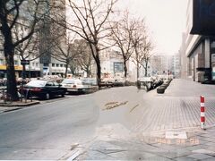 オスロからデュッセルドルフに移動。当時デュッセルドルフには多くの日本企業が進出しており、日系のホテルやレストランもあった。今でこそANAの直行便が飛んでいるが当時日本からの直行便もないこの地が日本企業の拠点となった理由は謎である。確かフランクフルト空港行きのJALの無料バスが出ていたようだが