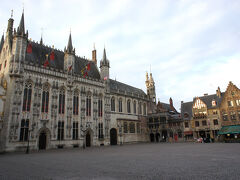 朝ごはん前にちょこっとお散歩へ。
こちらはマルクト広場。ロケーションがいいホテルだとウロウロしたくなりますね。