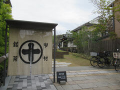 参道にこのお店があって、どんどん人が入っていきます。