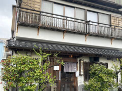 生憎の雨の中、向かった先は下田で一番古い老舗鰻屋の　小川家（おがわや）！
下田に来たらいつもお世話になっているうなぎの名店！