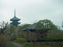 この日の最初に参拝は「東寺」です。ここへは昨年の京都の旅でも来ていますが、今回は特別参観があります。