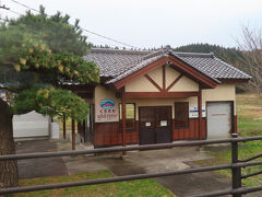「黒沢駅」、少し離れているので撮りやすい。